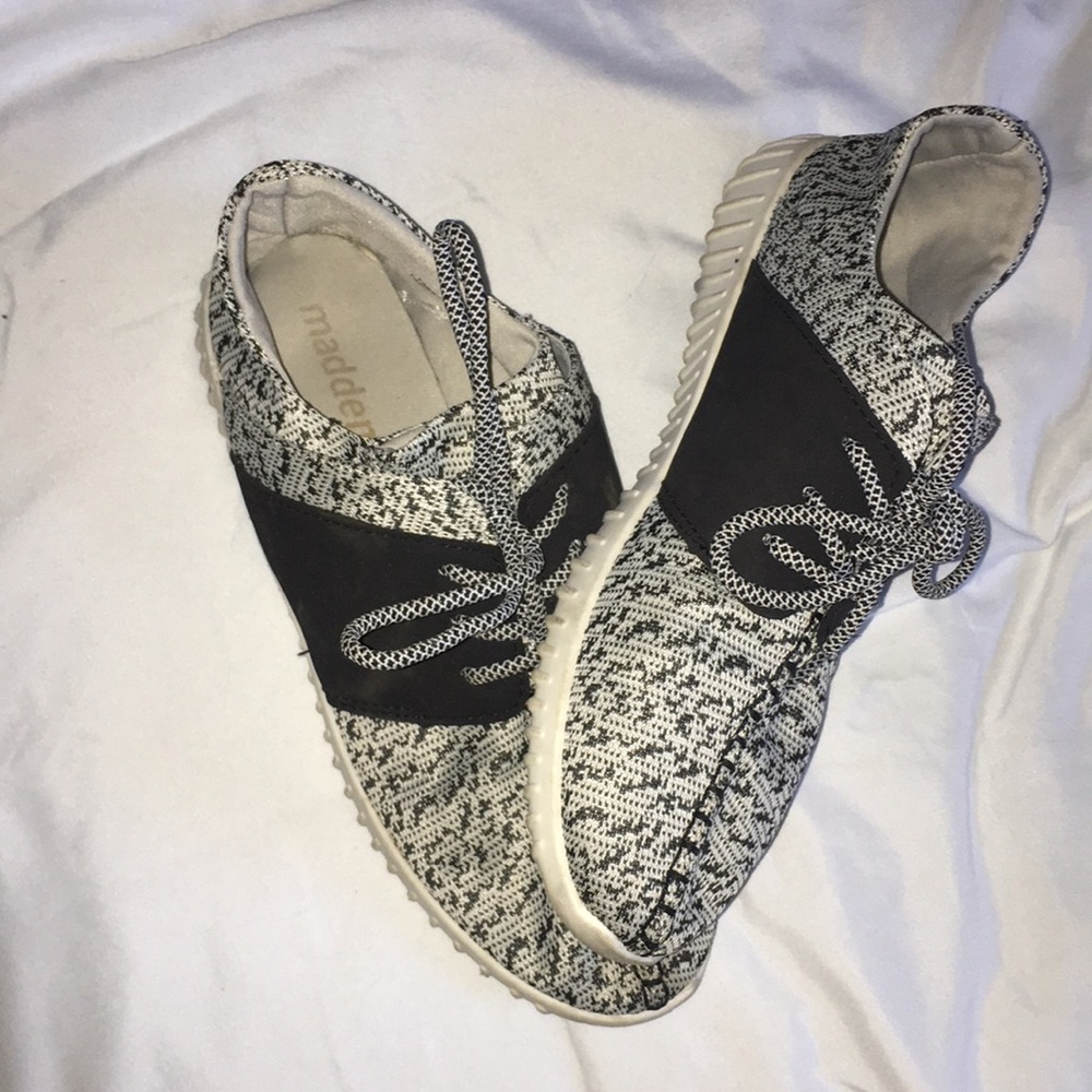Casual sneakers